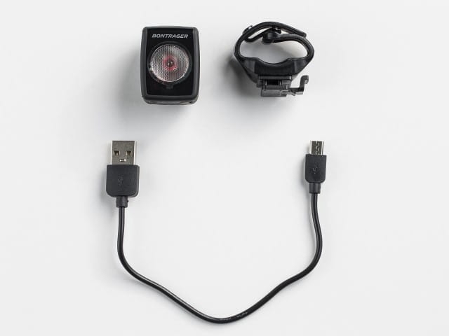 Tylna lampka rowerowa Bontrager Flare RT (2) (Mały).jpeg