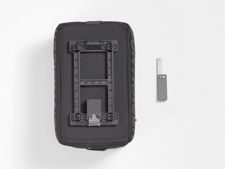BontragerCommuterTrunkBag_33172_A_Alt2.jpg