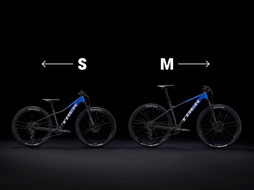 Modele Marlin w rozmiarach XS i S mają zagiętą rurę górną i niższy przekrok, dzięki czemu osobom o drobniejszej posturze łatwiej wsiąść na rower i z niego zejść.