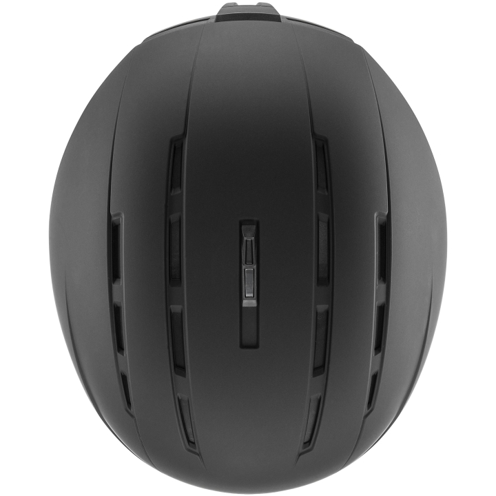 Tylny widok kasku, prezentujący pokrętło regulacyjne i zapięcie do paska gogli.