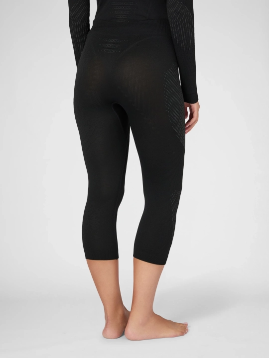 Model w damskich getrach termoaktywnych UYN Evolutyon+ 3/4, widok z tyłu. Strefy wentylacji Coolvent.