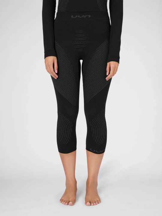 Damskie getry termoaktywne UYN 3/4, widok frontalny, modelka w pełni wyprostowana.