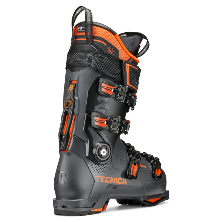 Buty TECNICA Mach1 LV 110 TD2 GW, ujęcie z tyłu 3/4. Wkładka C.A.S. z Celliant® i GripWalk.