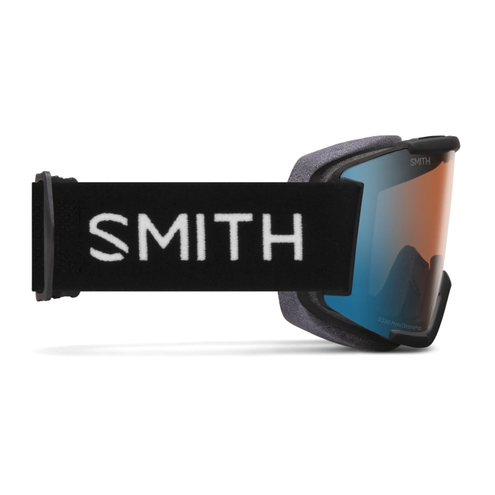 Gogle SMITH Squad (Black), widok z boku. Pasek z logo Smith, kompatybilność z kaskami.