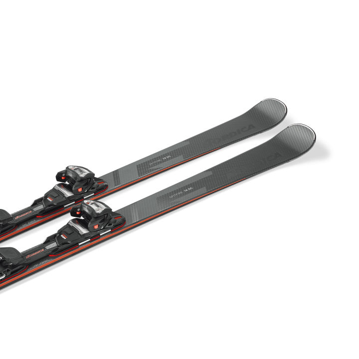 Detal przodu narty Nordica Spitfire DC 74 Dynamic Race Shovel