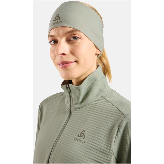 Opaska Odlo Move Light na modelce – na czoło i uszy