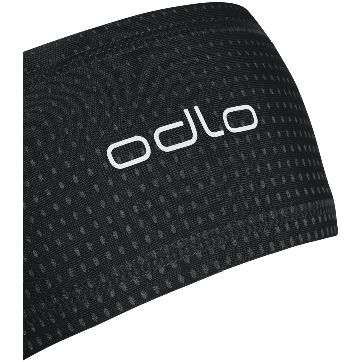Detal odblaskowego logo ODLO na czarnej opasce Polyknit Warm