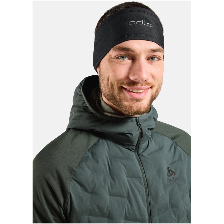Opaska Polyknit Warm Reflective czarna na modelu – narty biegowe