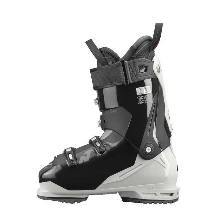 But narciarski Nordica Sportmachine 3 120 BOA GW, widok z boku wewnętrznego z systemem BOA Fit System.