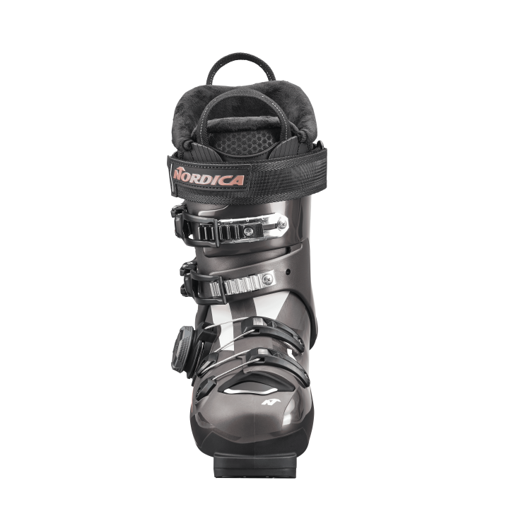 Detal: przód damskiego buta narciarskiego Nordica 85 W z systemem BOA Fit System.