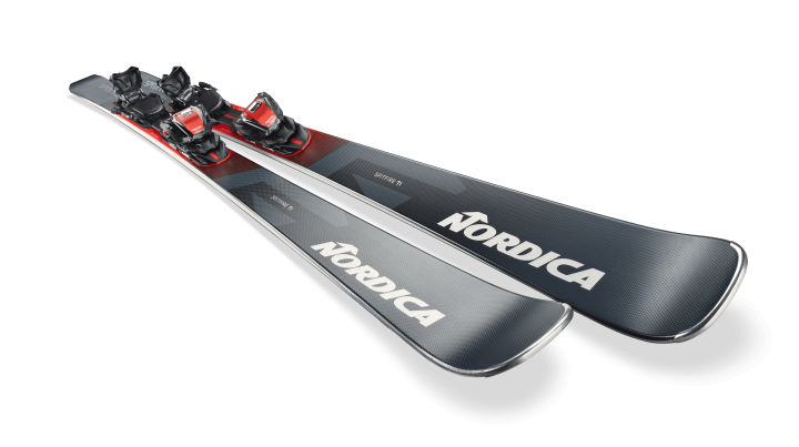 Detal: dzioby nart Nordica Spitfire TI, Multi Radius Sidecut, gotowe do szybkiego wejścia w skręt.