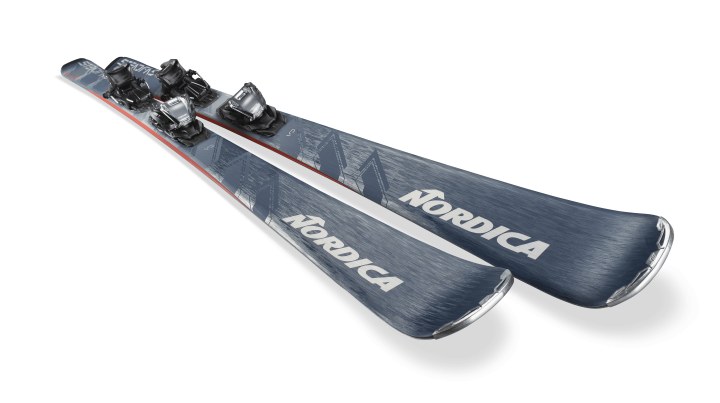 Detal: dzioby nart Nordica Steadfast 75 CA, konstrukcja Composite Wood + Carbon.