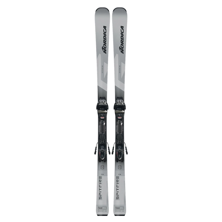 Główny widok nart Nordica Spitfire CA R (Energy CA) z wiązaniami, biało-niebieski model Piste.