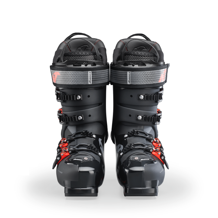 Para profesjonalnych butów narciarskich Nordica Speedmachine 3 130 GW, widok z przodu. Last 100 mm, idealne dla ekspertów.