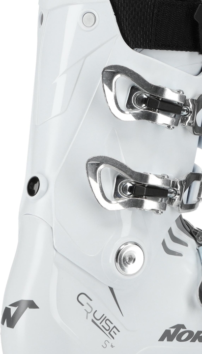 Detal: Wyjęta wkładka Comfort Fit W z buta Nordica Cruise S W. Zapewnia ciepło i komfort przy szerokości 104 mm.