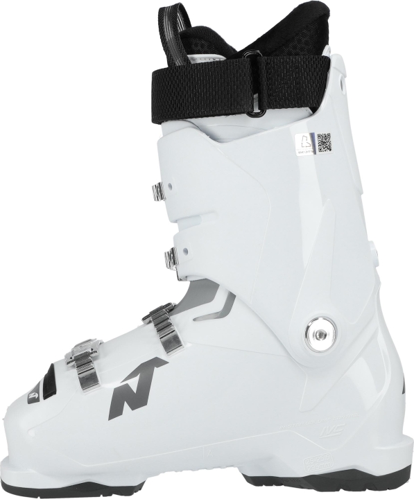 Nordica Cruise S W – widok boczny wewnętrzny. Lekka skorupa Triax w kolorze białym.