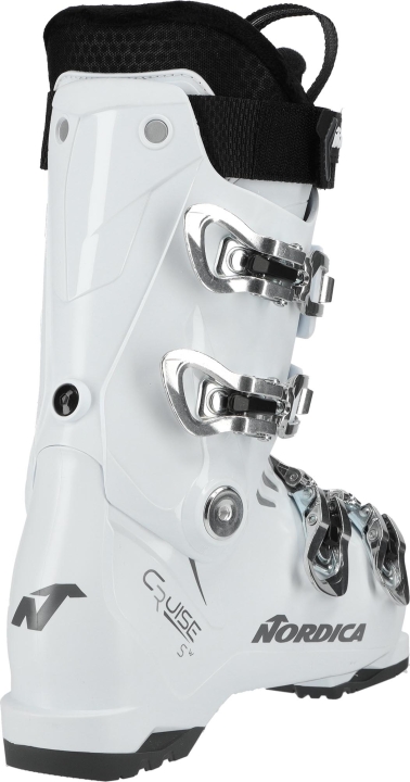 Podeszwa buta Nordica Cruise S W, widok od dołu. Rekreacyjne podeszwy ułatwiające chodzenie po śniegu.