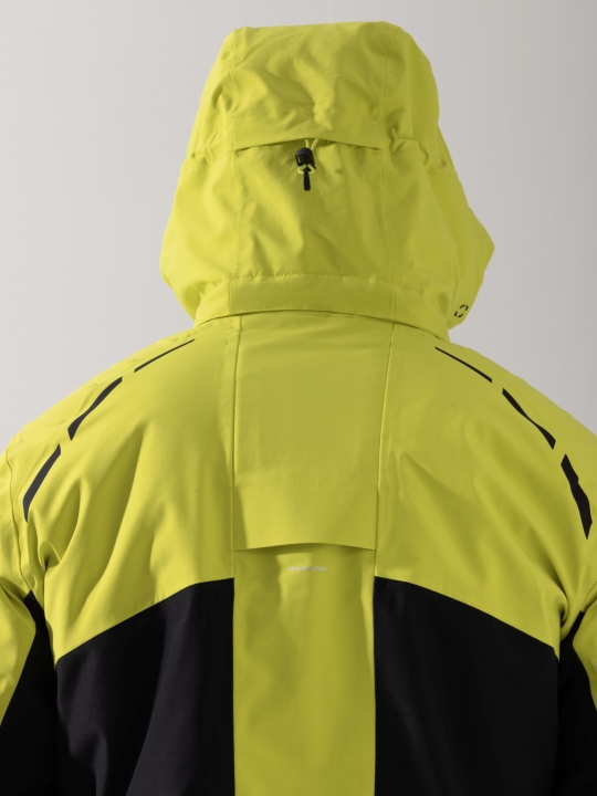 Detal konstrukcyjny z tyłu i kaptur kurtki FISCHER RC4 Jacket Yellow