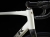 Detal ramy Alpha Aluminium w rowerze Trek Domane AL 4 Gen 4 Era White.