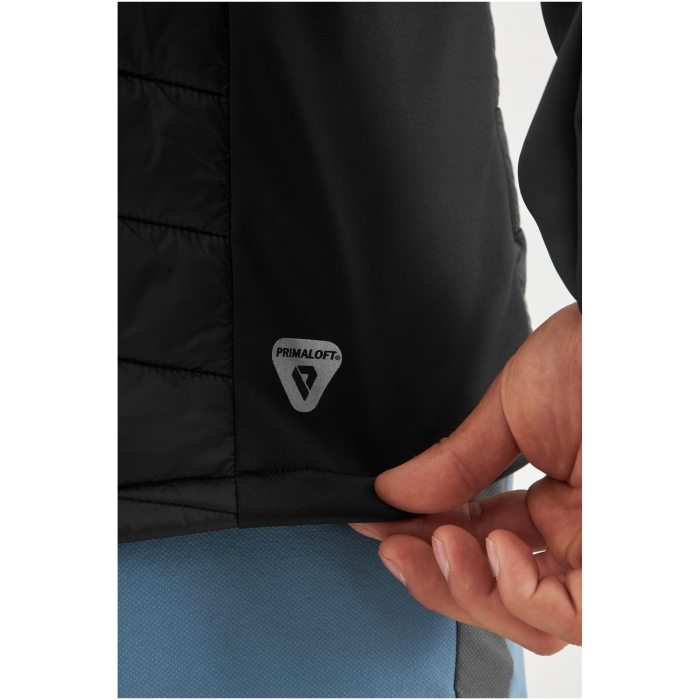 Odblaskowe logo Viking na czarnej kurtce poprawiające bezpieczeństwo po zmroku.