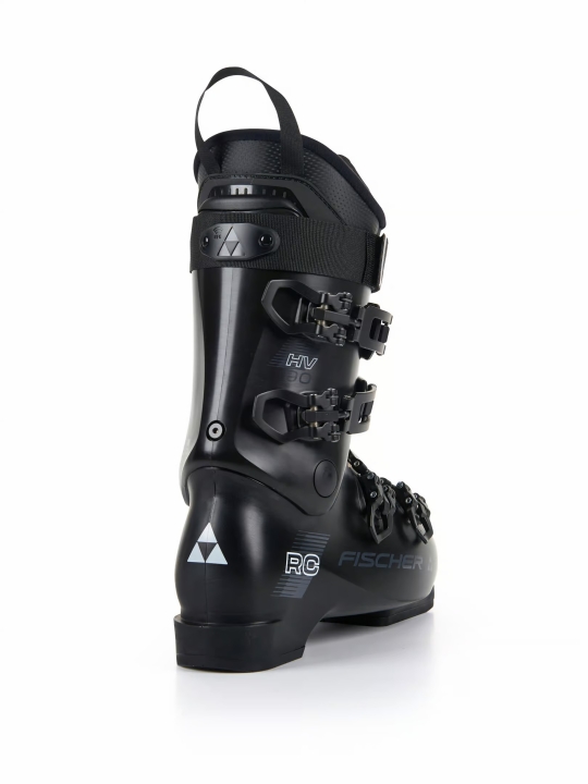 Widok od tyłu na buty narciarskie Fischer RC 90 Black, prezentujący konstrukcję cholewki i komfortowy botek wewnętrzny.