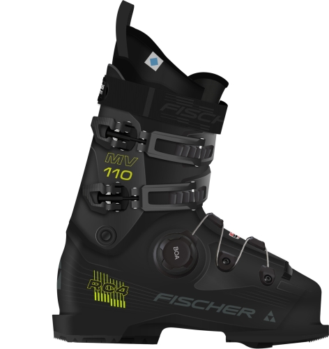 Buty narciarskie Fischer XTR RC4 110 MV BOA GW widoczne z boku, prezentujące innowacyjne pokrętło systemu BOA Fit.
