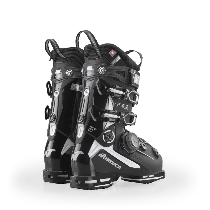 Widok na tył butów Nordica Speedmachine 3 BOA 85W GW z systemem Adjustable Cuff Profile umożliwiającym regulację objętości cholewki.