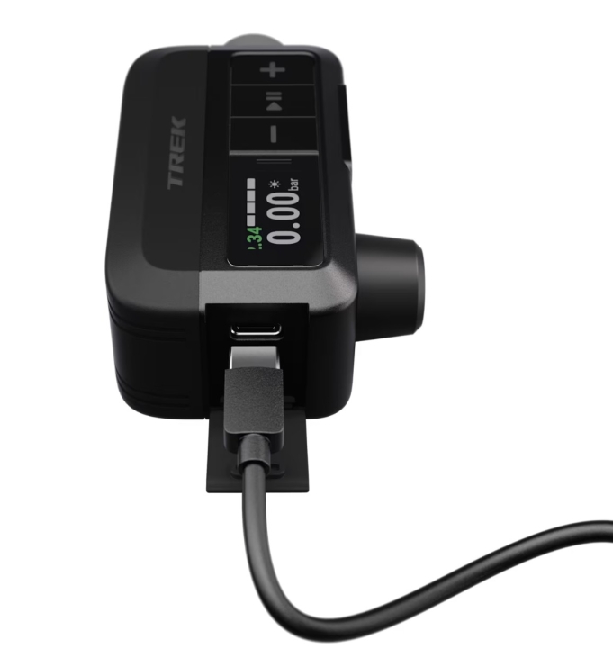 Ładowanie pompki Trek Air Rush przez port USB-C 42sports