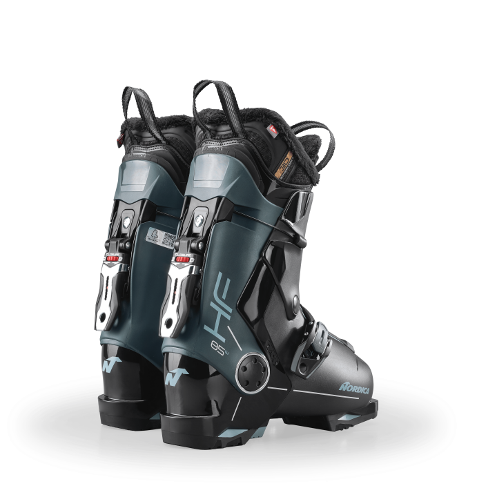 Innowacyjna klamra tylna Monolock w butach Nordica HF 85 W umożliwiająca zapinanie butów narciarskich bez użycia rąk