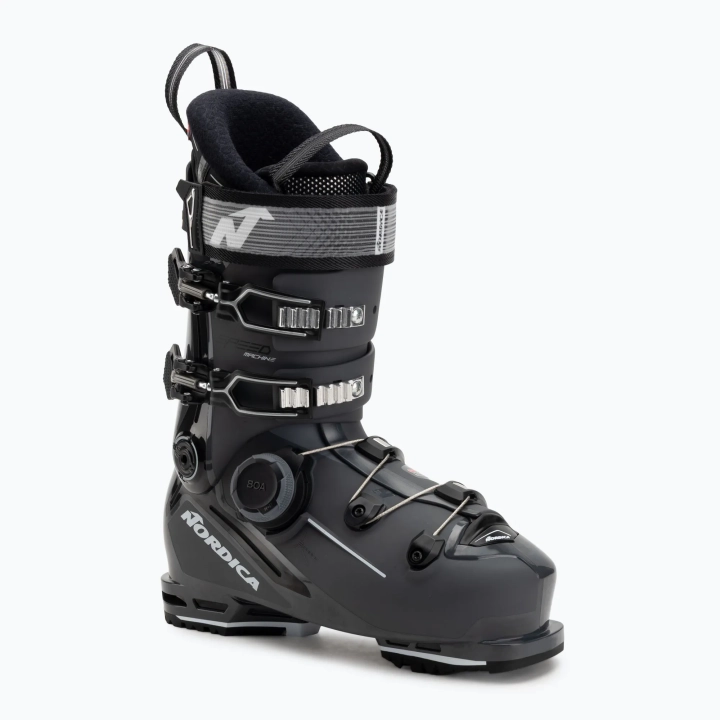 Męskie buty narciarskie Nordica Speedmachine 3 100 BOA GW w kolorze antracytowym charakteryzują się nowoczesnym designem i innowacyjnym systemem zapięcia BOA Fit dla zaawansowanych narciarzy.