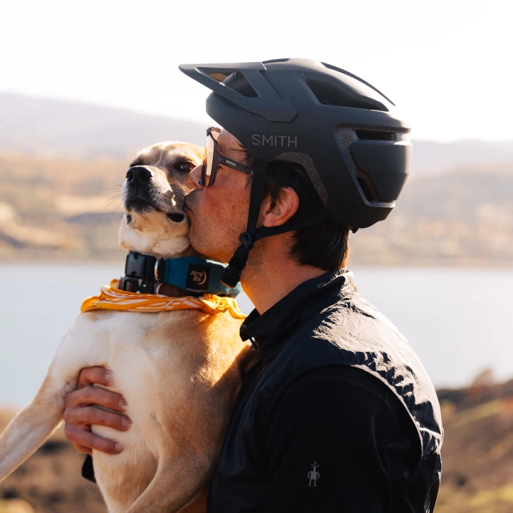 Kask trailowy SMITH Pilot MIPS Black Mat na szlaku