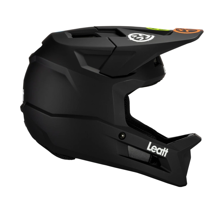 Prawy profil kasku Leatt Gravity 1.0 Junior Black. Kask fullface dla dzieci na rower górski.