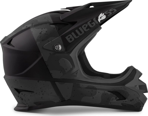 Kask fullface Bluegrass Intox Black Camo Matt - profil boczny. Lekki kask szczękowy dostępny w 42sports.pl
