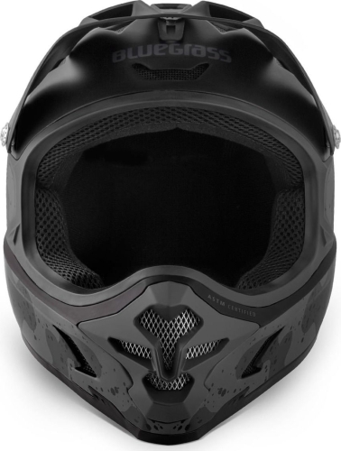 Kask rowerowy Bluegrass Intox Black Camo Matt - widok z przodu. Kask do downhillu i enduro.