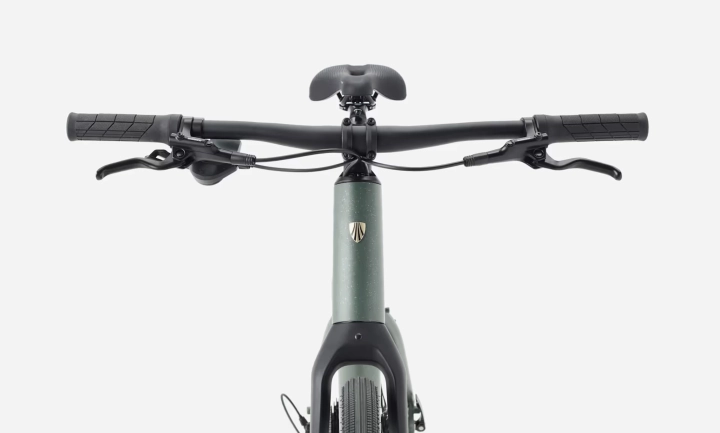 Kokpit roweru TREK FX 3 z ergonomicznymi chwytami i osprzętem Shimano