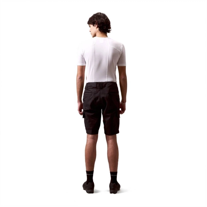 Męskie szorty Endura Loop Cargo - tył sylwetki na białym tle