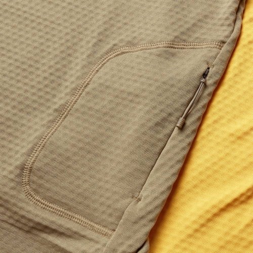 Detal bocznej kieszeni na zamek w koszulce Endura SingleTrack Fleece