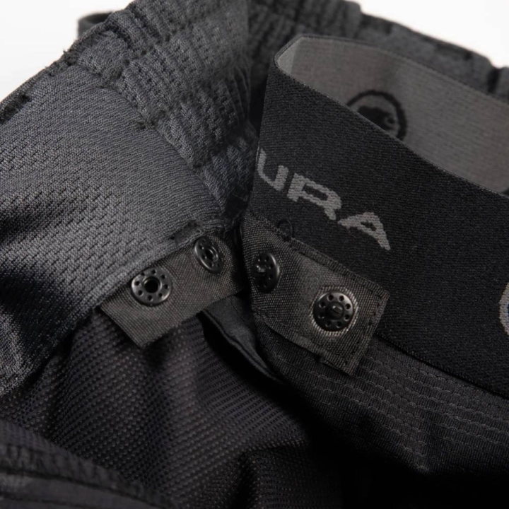 Logo Endura na nogawce szortów rowerowych Hummvee BC