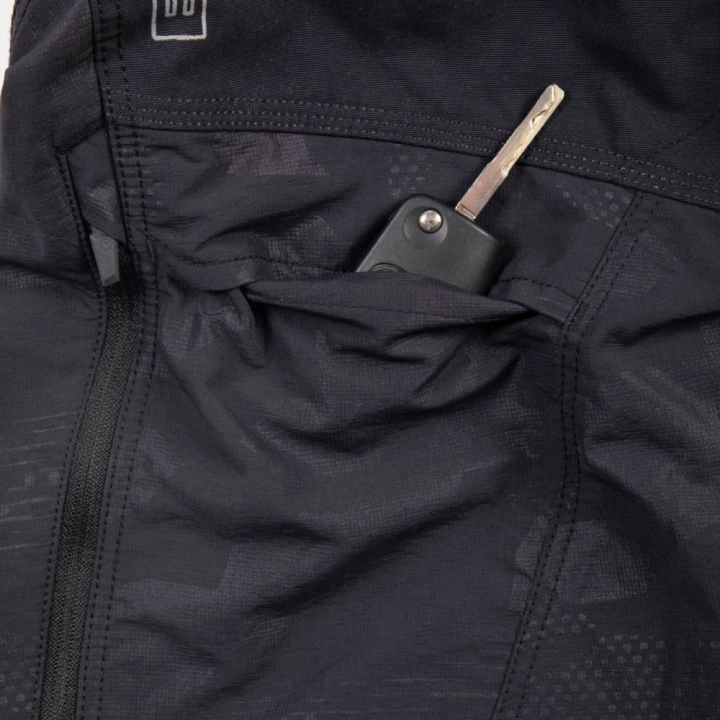 Bezpieczna kieszeń zapinana na zamek w spodenkach Endura Hummvee