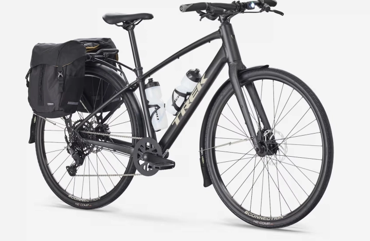 Możliwość doposażenia roweru TREK FX w akcesoria takie jak bagażnik i torby rowerowe na dłuższe wyprawy. Akcesoria sprzedawane osobno.