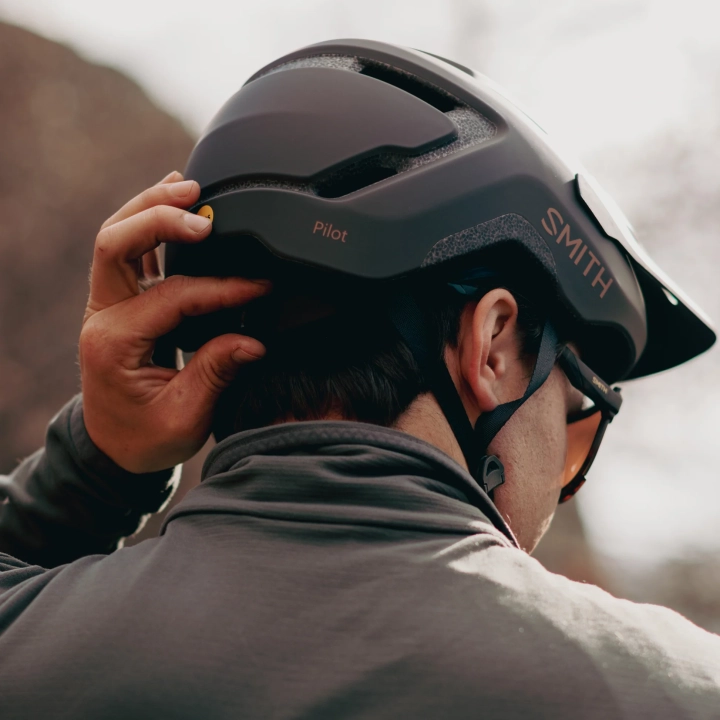 pilot-mips-helmets_matteGravy_lifestyle03_d9c86759-d1f7-44f9-b7a6-ef3c2c2e05a0.webp