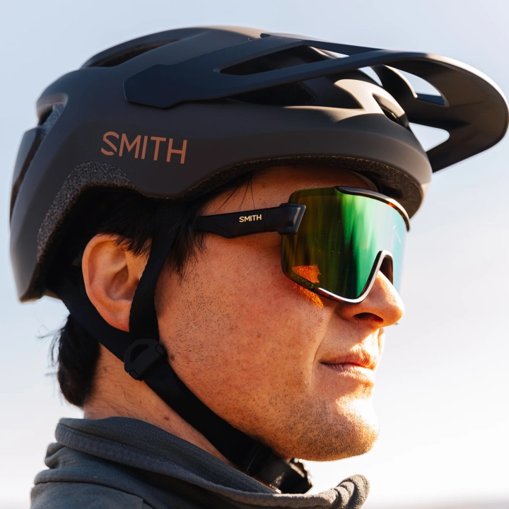 pilot-mips-helmets_matteGravy_lifestyle02_a79a6fad-e79e-4b26-8100-5b998a3d947e.webp