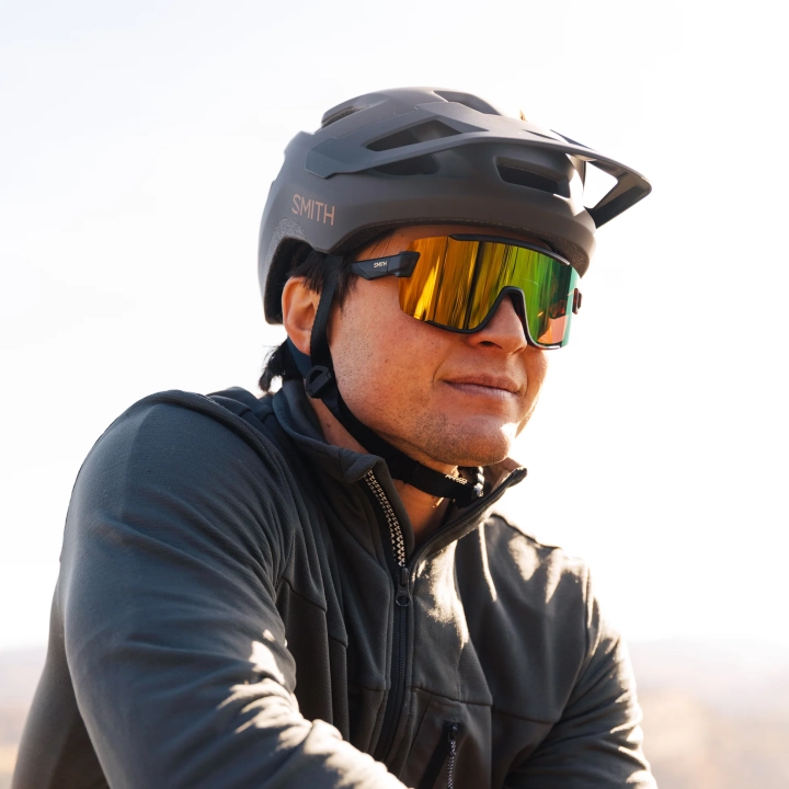 pilot-mips-helmets_matteGravy_lifestyle01_07b39535-ab09-4ba0-8566-830bfc983bec.webp
