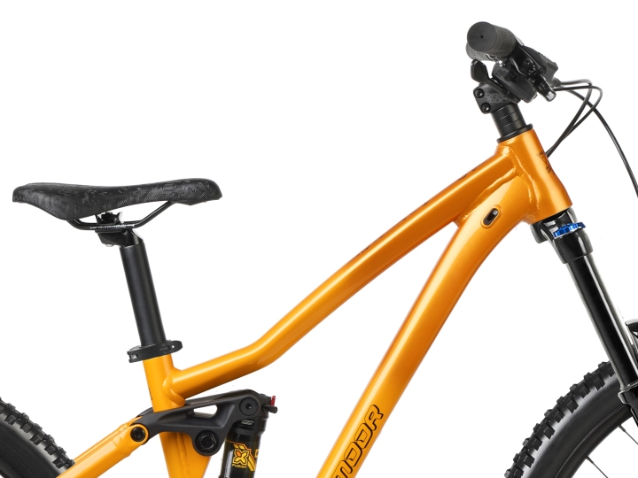 2026_Dartmoor_bikes_junior_Rocbird_Junior_26_24_orange_01_04.jpg