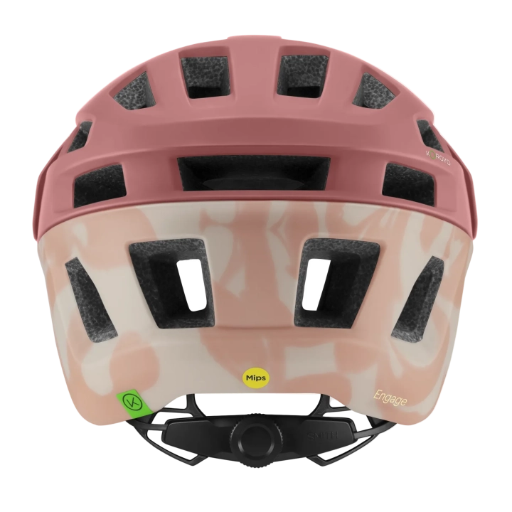 Konstrukcja kasku MTB Smith Engage 2 MIPS matte clay z widoczną głęboką zabudową potylicy i systemem dopasowania.