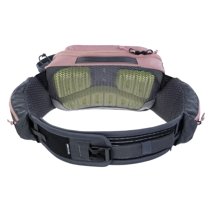 Saszetka biodrowa Evoc Dusty Pink Carbon Grey z kanałami wentylacyjnymi.