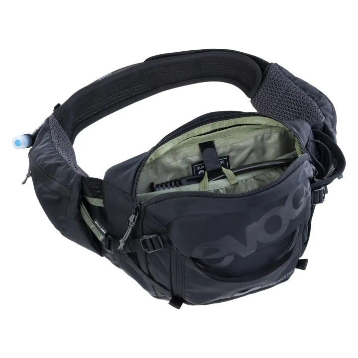 Czarna nerka Evoc z systemem wentylacji pleców Air Flow Contact System.