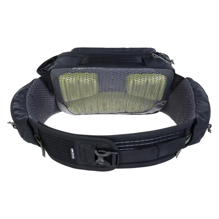 Torba biodrowa Evoc Hip Pack Pro 3L Black z widokiem od tyłu pod kątem.