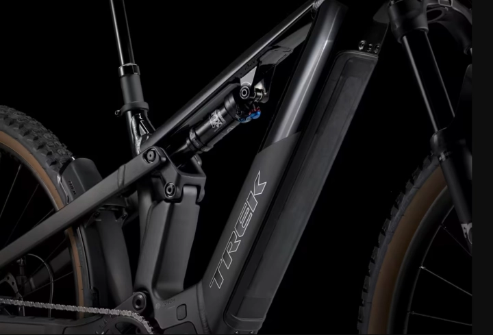 Amortyzator tylny Fox Float Rhythm w ramie Alpha Platinum Aluminium roweru Trek Powerfly FS+ 6