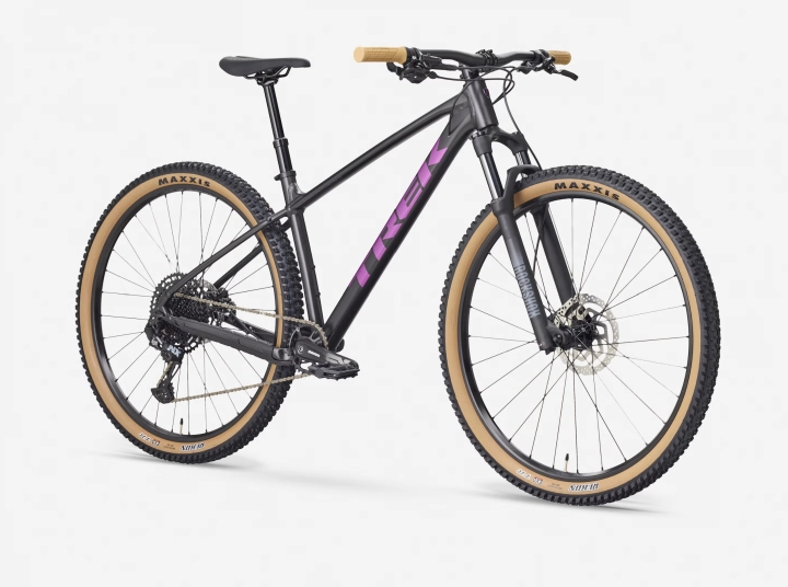 Hardtail MTB Trek Marlin 7 Gen 3 w malowaniu Matte Dark Web Clear Gloss Splatter